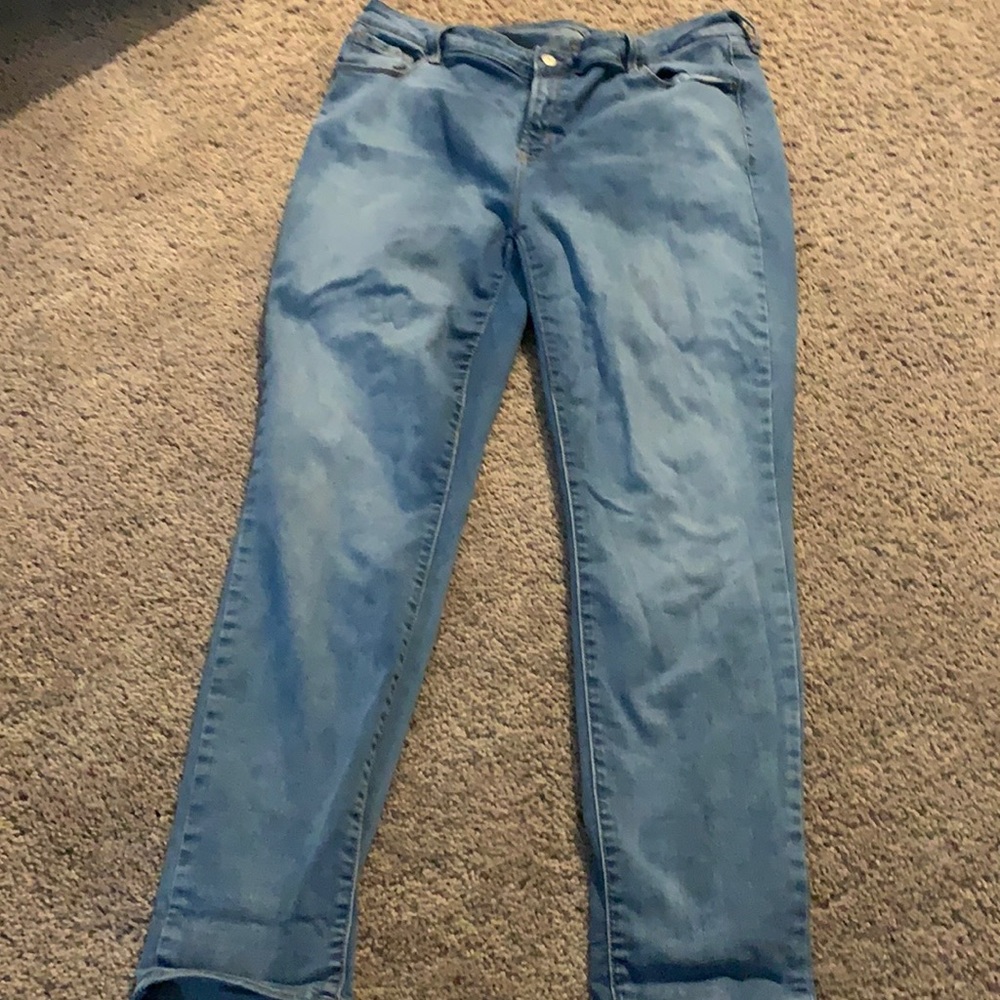 Skinny light wash blue jeans
